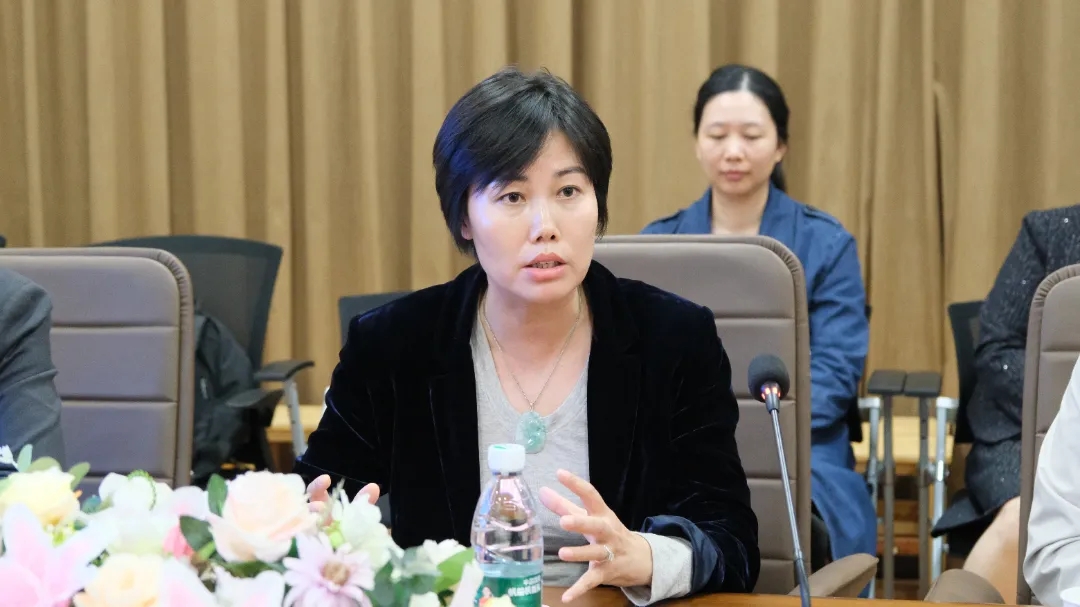 華珠舉行人工智能學(xué)院科技小院揭牌儀式7.jpg 華珠舉行人工智能學(xué)院科技小院揭牌儀式7.jpg